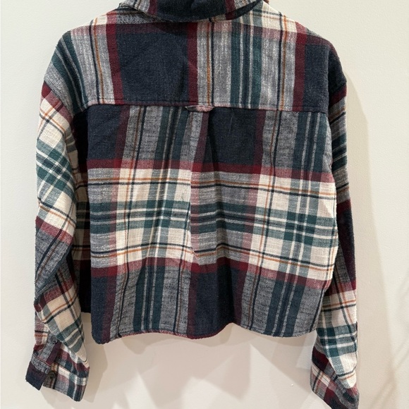 AE Cropped Flannel - Picture 5 of 7